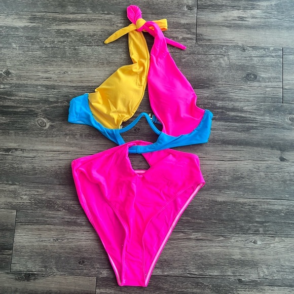 Colorblock One Piece Swimsuit | M 💓🦋🔆 - Picture 2 of 8